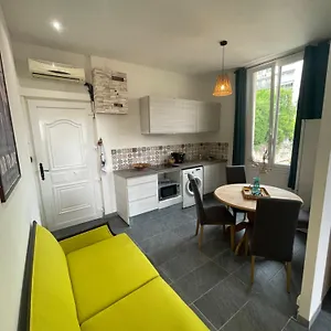 Appartement Charmant Dans Une Maison Nicoise, Nice